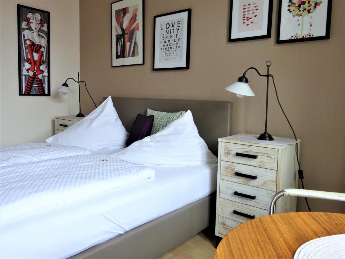 Hotel Pension Zur Faehrbruecke شترالسوند المظهر الخارجي الصورة