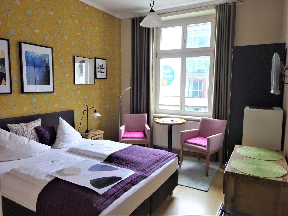Hotel Pension Zur Faehrbruecke شترالسوند المظهر الخارجي الصورة