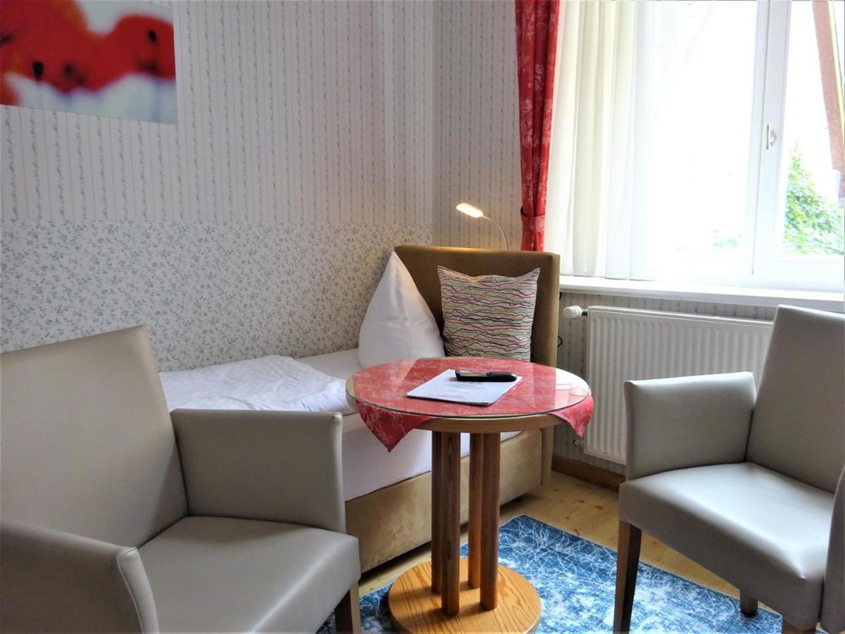 Hotel Pension Zur Faehrbruecke شترالسوند المظهر الخارجي الصورة