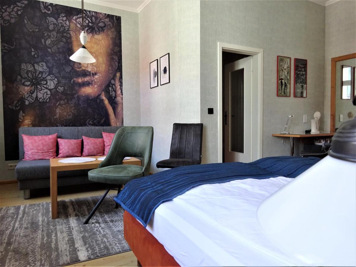 Hotel Pension Zur Faehrbruecke شترالسوند المظهر الخارجي الصورة